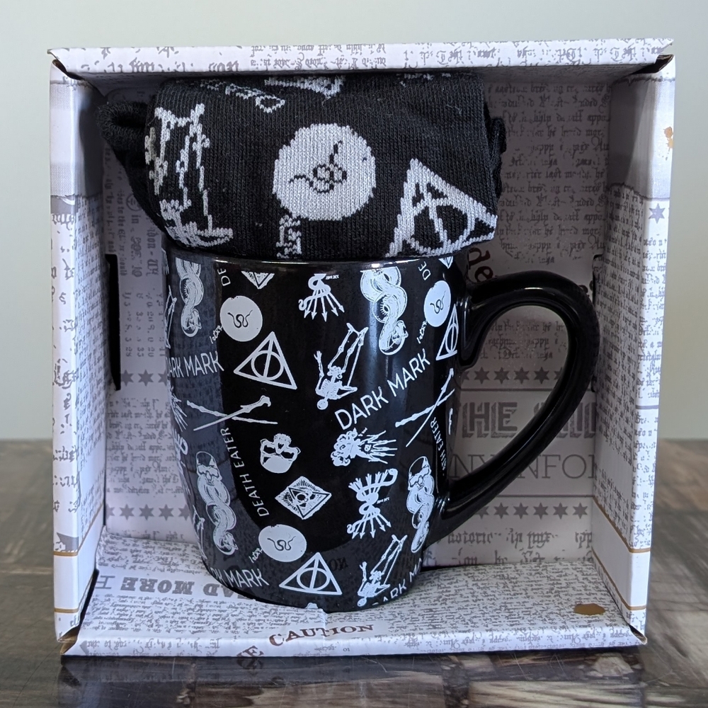 Warner Bros. Harry Potter THE DARK MARK Matching Voldemort Mug and Socks Set 💀 - Picture 6 of 7